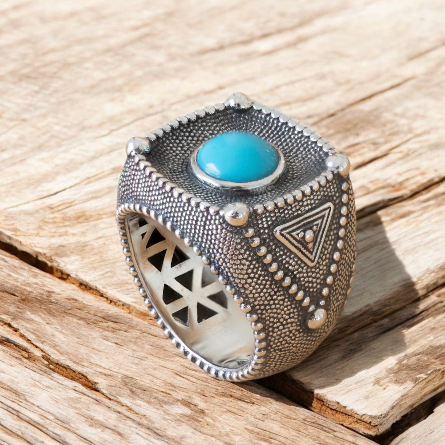 RING OSKARO PIRAMID