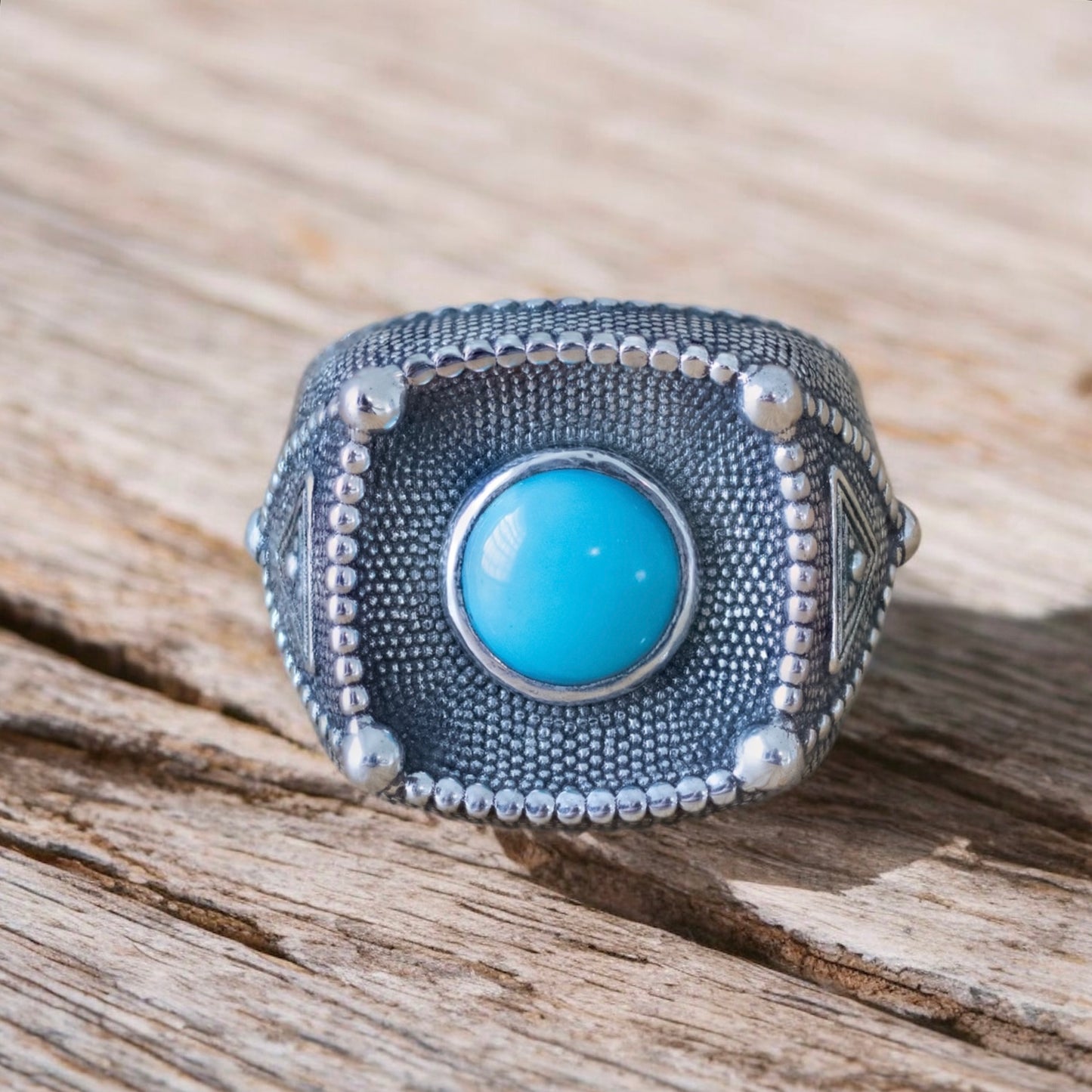 RING OSKARO PIRAMID